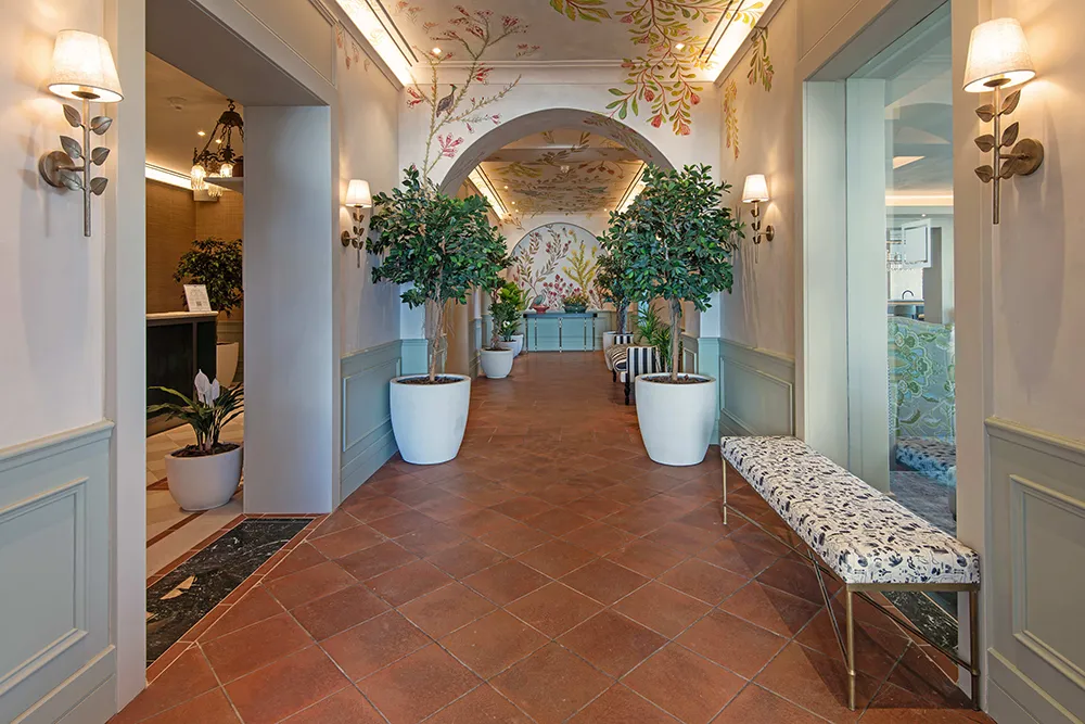 Marine lobby